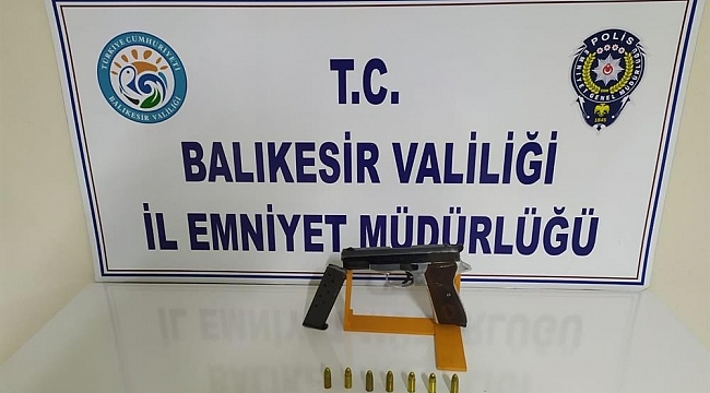 Balıkesir'de polis 12 aranan şahsı yakaladı