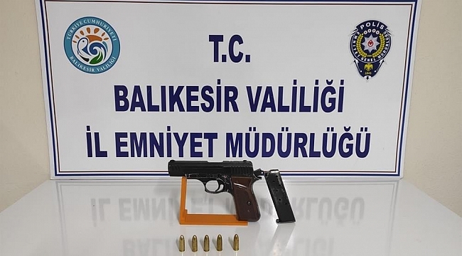 Balıkesir'de polis 20 aranan şahsı yakaladı