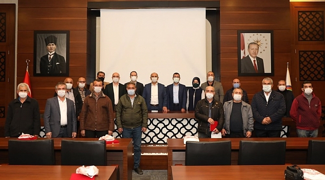 Başkan Söğüt'ten emekli olan personellere teşekkür plaketi