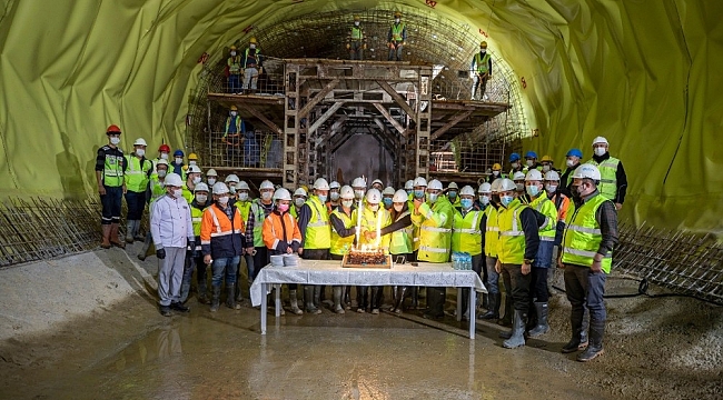 Başkan Soyer yılın son saatlerinde Narlıdere Metrosu'na indi