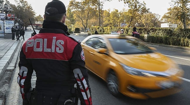 Başkent'e sokağa çıkma kısıtlamasında cadde ve sokaklar boş kaldı