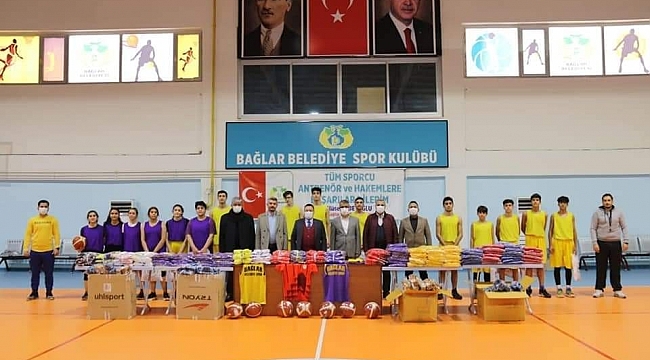 Basketbol takımlarına malzeme desteği
