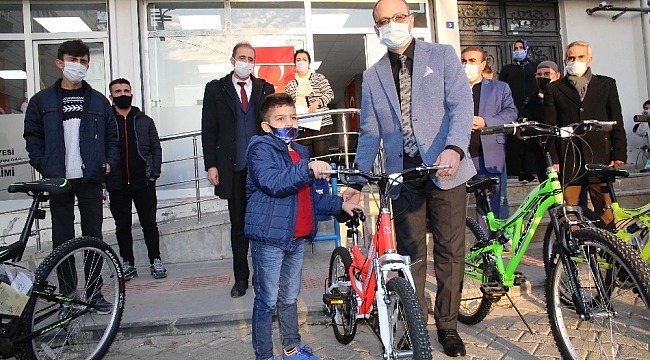 Batman Belediyesinden şehit çocuklarına bisiklet hediyesi