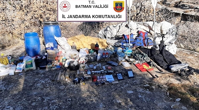 Batman'da araziye gizlenmiş vaziyette patlayıcı ve kol saati ile hazırlanmış anahtar düzeneği ele geçirildi