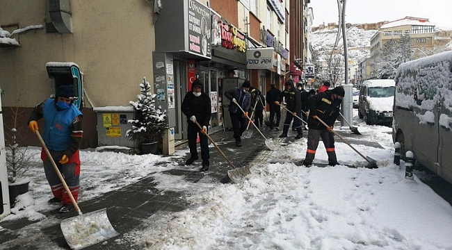 Bayburt Belediyesi'nden karla mücadelede yoğun mesai