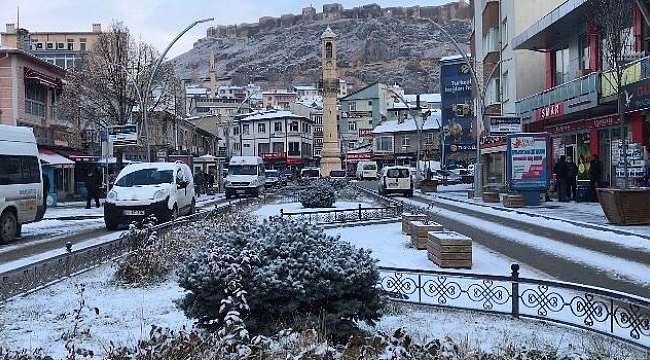 Bayburt güne karla uyandı
