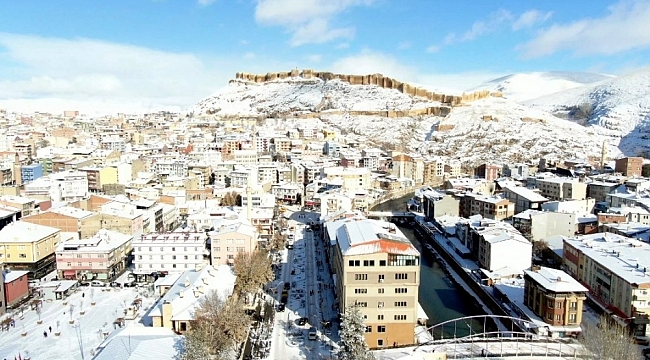 Beyaz gelinliğini giyen Bayburt, havadan görüntülendi