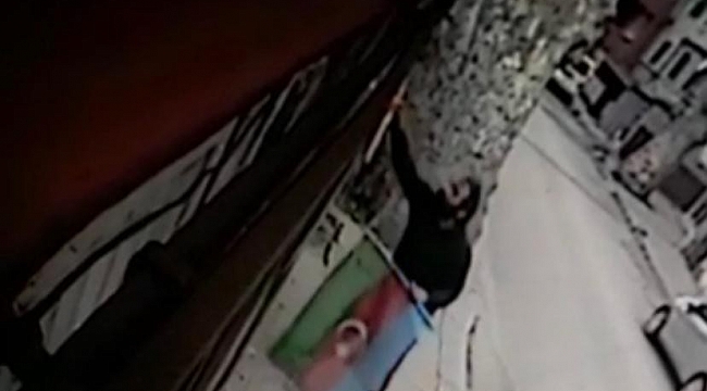 Beykoz'da Azerbaycan ve Türk bayraklarına çirkin saldırı kamerada