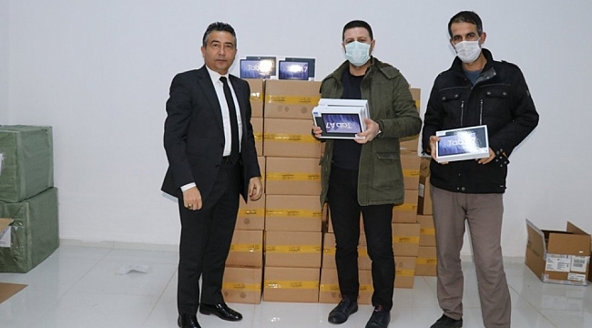 Bingöl'de öğrencilere tablet dağıtımı başladı