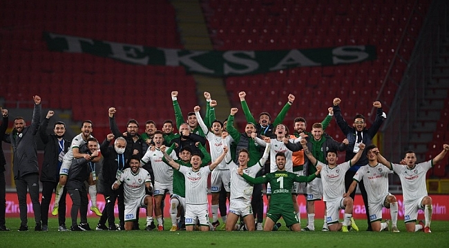Bursaspor Teknik Direktörü Mustafa Er: "Birbirinize sarılın ve sahip çıkın"