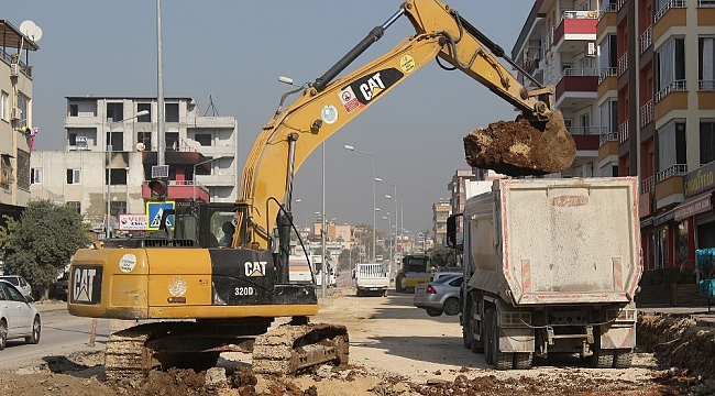 Büyükşehir Belediyesi, Toroslar'da asfalt çalışmalarına devam ediyor
