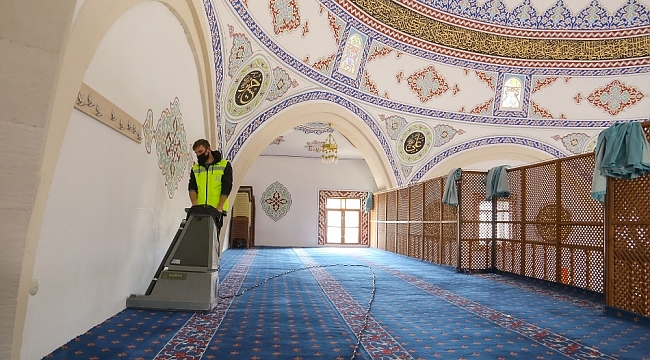 Büyükşehir'in Covıd-19'a karşı temizlik seferberliği sürüyor