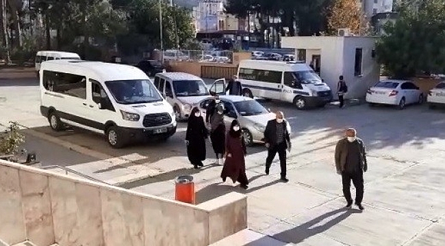 Çaldıkları altınları toprağa gömen 3 hırsız saklandıkları evde yakalandı