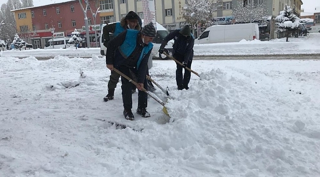 Çaldıran'da karla mücadele çalışması