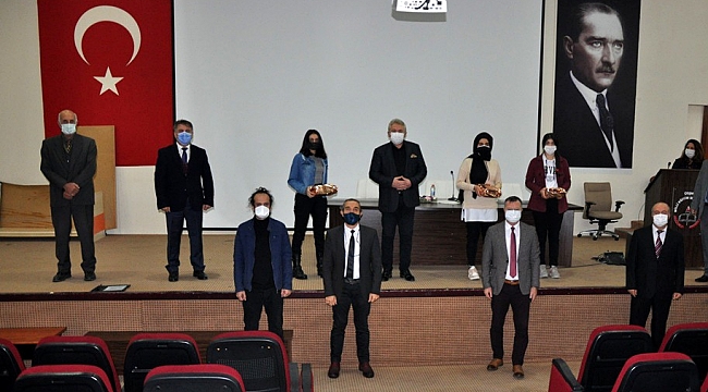 Çeşme Müftülüğünden dereceye giren öğrencilere para ödülü