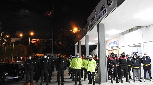 Çeşme polisi 300'ü aşkın personelle yılbaşı mesaisinde