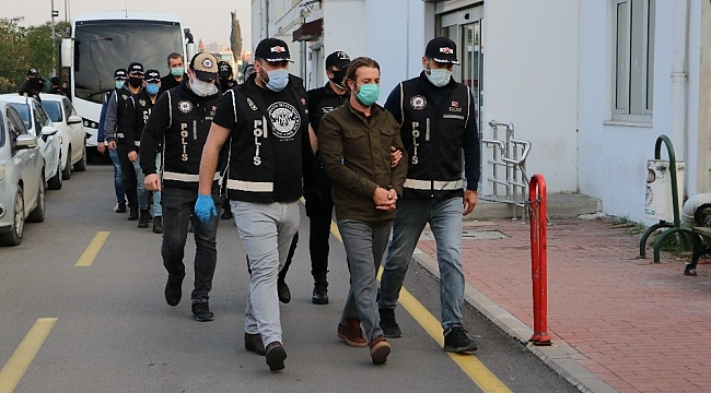 Ceyhan'daki rüşvet operasyonu zanlıları adliyeye sevk edildi