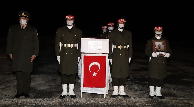 Çığ altında kalarak şehit olan asker için Hakkari'de tören düzenlendi