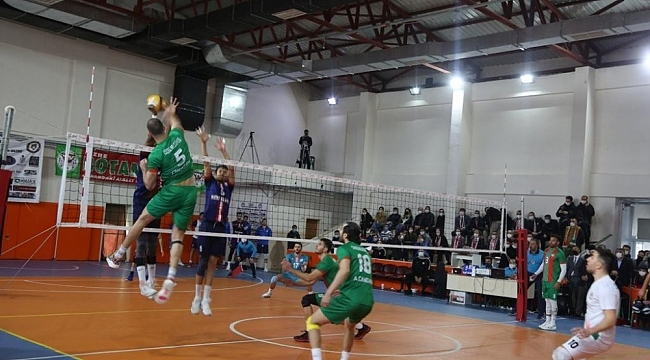Cizre Belediyesi erkek voleybol takımı ilk yarıyı namağlup tamamladı