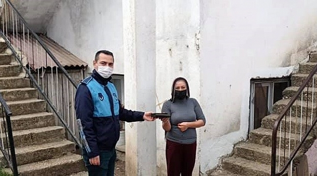 Cüzdanını minibüste düşürdü, zabıta evine kadar götürdü