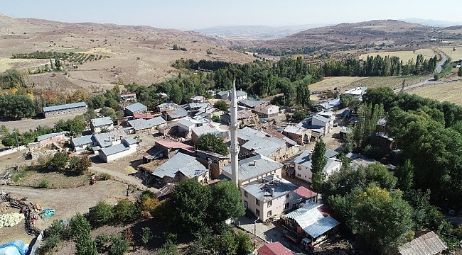 Dillerden düşmeyen o köye, Ahmet Kutsi Tecer anıtı yapılacak