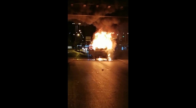 E-5 Karayolu'nda alev alev yanan kamyonet kamerada
