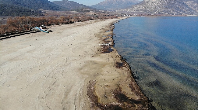 Eğirdir Gölü'nün su kodu son 60 yılda Aralık ayının ilk kez dip seviyesini gördü