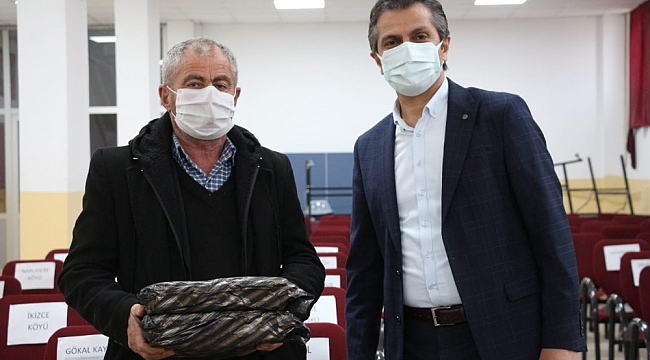 Erbaa'da öğrencilerin ders içerikleri muhtarlar aracılığı ile ulaştırılıyor
