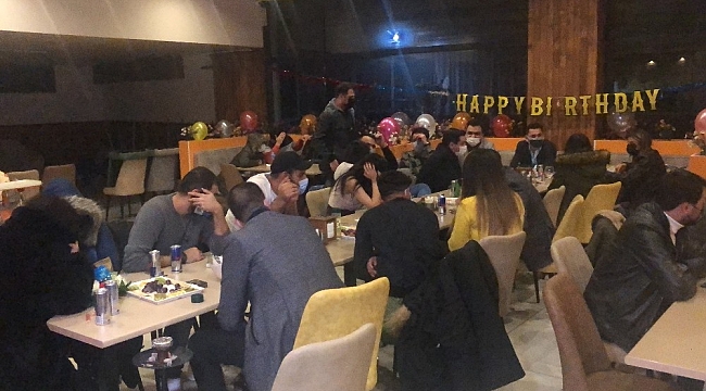 Kaçak doğum günü partisine baskın
