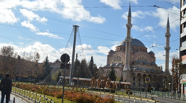 Eskişehir'de güneş yazdan kalma bir gün yaşattı