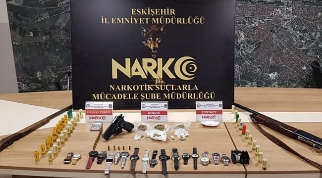 Eskişehir'de sokak satıcılarına baskın: 5 gözaltı