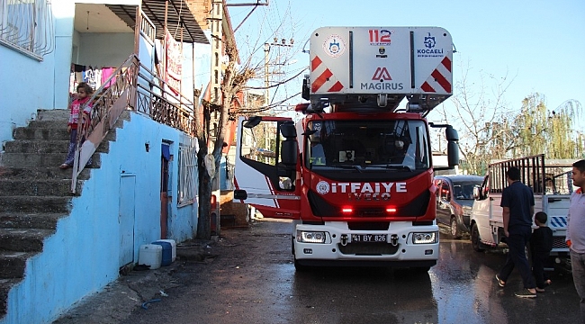 Evin bacasında çıkan yangın paniğe neden oldu