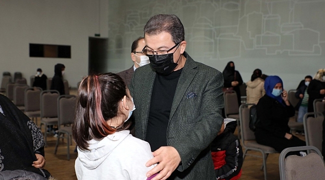 Eyüpsultan Belediyesi'nden yetim ve öksüzlere kışlık kıyafet yardımı