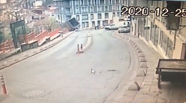 Freni boşalan nakliyat kamyonu, boş alana böyle uçtu