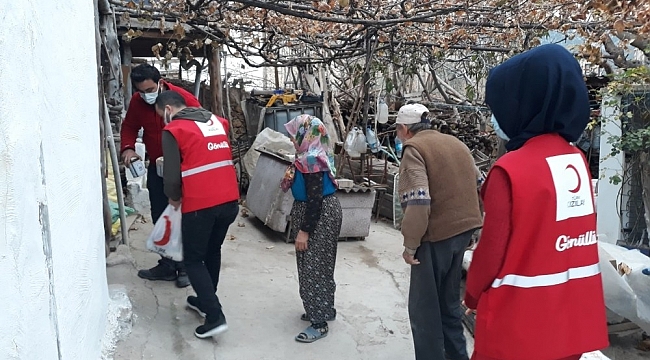 Genç Kızılay gönüllüleri 2 günde 152 aileye ulaştı