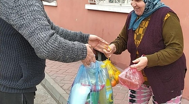 Genç muhtar mahallelisini yalnız bırakmıyor