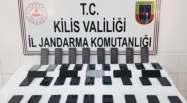 Gümrük kaçağı 40 cep telefonu yakalandı