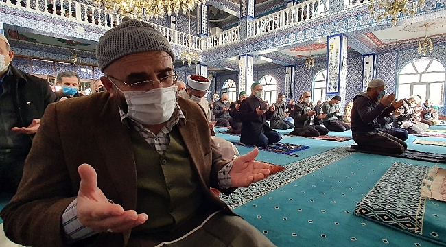 Gümüşhane'de eller "Allah'ım bize yağmur ver" duasıyla semaya açıldı