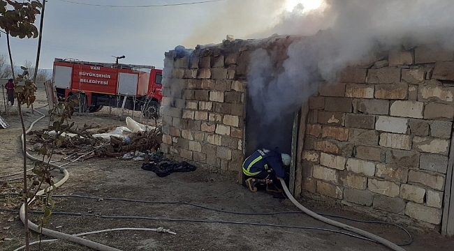 Gürpınar'da tandır evi yangını
