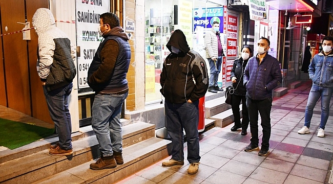 Hafta sonu kısıtlaması öncesi trafik ve alışveriş yoğunluğu
