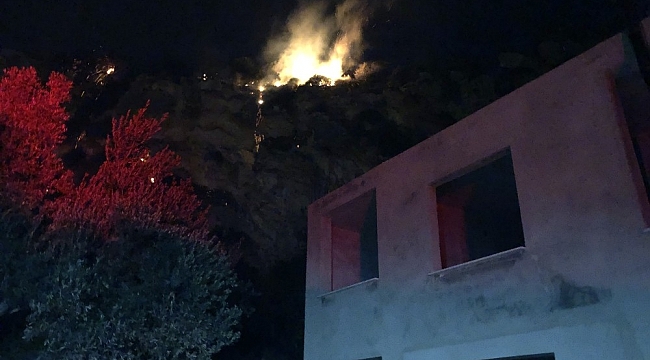 Hatay'da çıkan yangını söndürme çalışmaları sürüyor