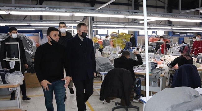 Hizan Kaymakamı Yelek, tekstil atölyesini ziyaret etti
