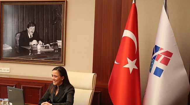 HKÜ'de dijital çağ ve ebeveynlerin denge hikayeleri anlatıldı