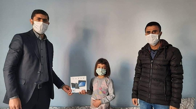 İHA'nın haberi ses getirdi 7 yaşındaki Şeymanur tabletine kavuştu