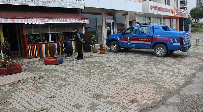 İki dükkan kimliği belirsiz kişiler tarafından kurşunlandı