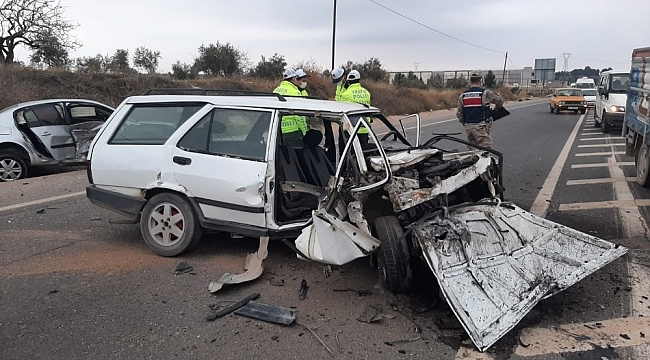 İki otomobil kafa kafaya çarpıştı: 1 ölü, 2 yaralı