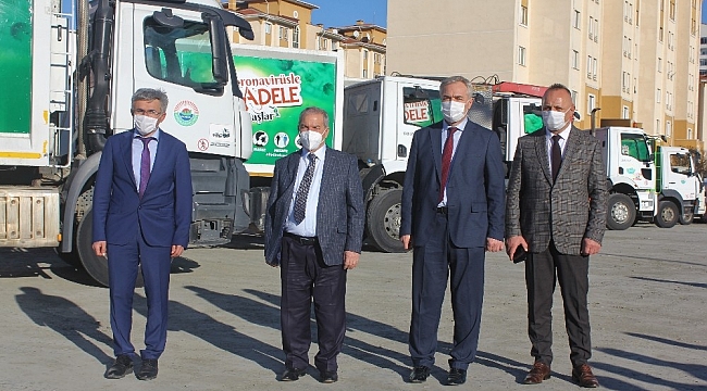 İlkadım'da araçlara "Korona Virüsle Mücadele Temizlikle Başlar" yazısı
