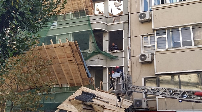 İnşaat iskelesi tramvay yoluna düştü