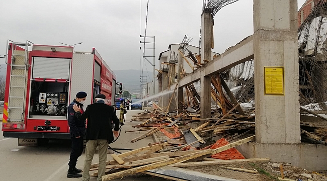 İnşaatta göçük meydana geldi, 4 işçi ölümden döndü