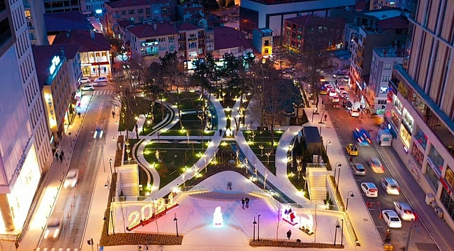 Işıl ışıl olan Atatürk Parkı havadan böyle görüntülendi